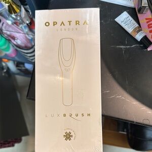 Opatra Lux Brush using technology to repair and maintain hair & scalp.